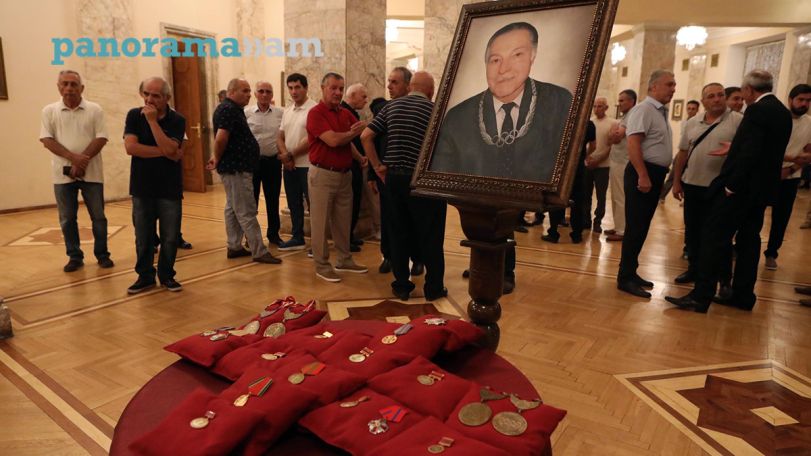 Панихида по Альберту Азаряну в Ереване