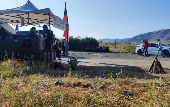 Akna-Askeran road remains closed for 'aid' sent from Azerbaijan