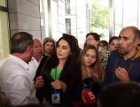 Ծիծաղո՞ւմ եք դուք մեր վրա. Ուսուցիչների բողոքի ակցիան ԿԳՄՍՆ մոտ