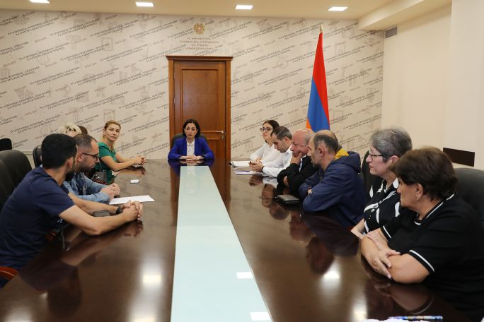 Նոր չափորոշիչները նոր մոտեցումներ են պահանջում. Նախարարը՝ դժգոհող ուսուցիչներին