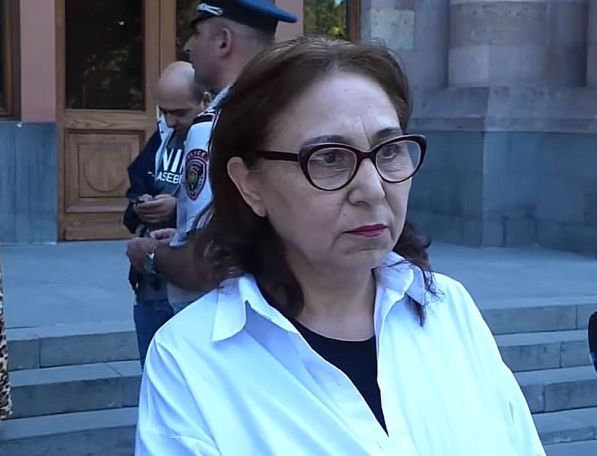 Ուսուցիչ. Ուսումնական տարին սկսել է, բայց չկան ոչ թեմատիկ պլան, ոչ դասագրքեր