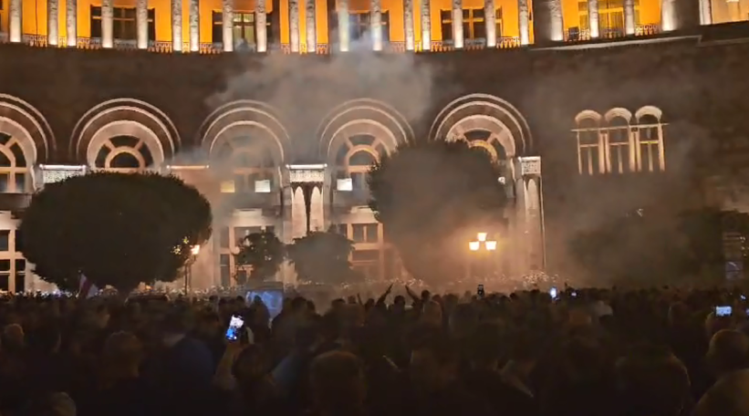 Полиция применила спецсредства на акции протеста в Ереване