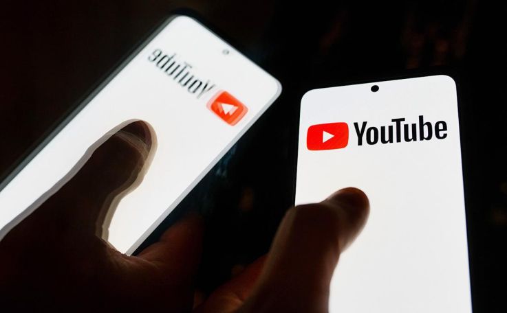 Глава Минцифры высказался о блокировке YouTube и WhatsApp в России