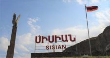 Պայթյունից տուծաներին տեղափոխող առաջին ուղղաթիռը իջել է Սիսիան