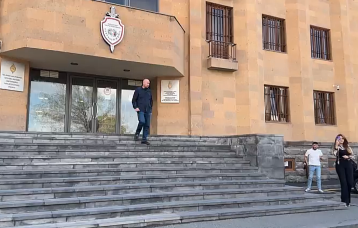 Андраник Теванян вышел из отделения полиции