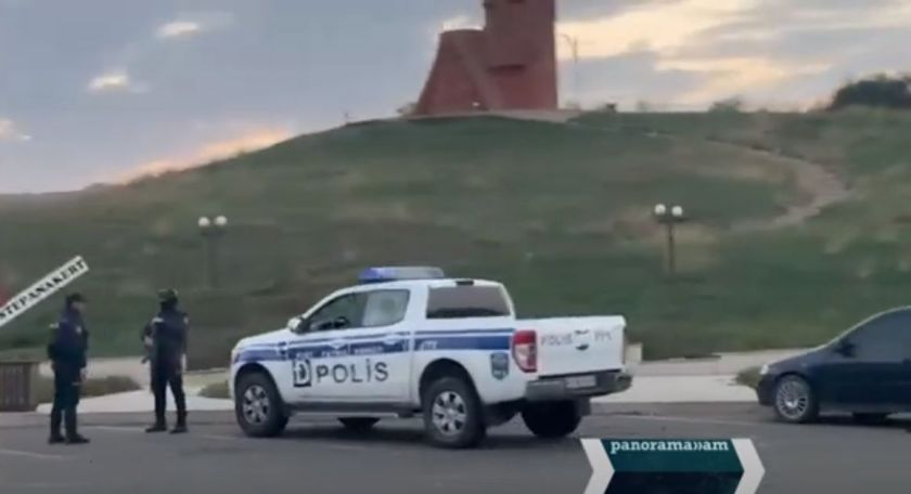 Полиция Азербайджана уже в Степанакерте – у монумента «Дед да Баба»