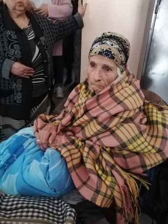 Elderly Artsakh woman makes it to Armenia's Goris, dies in her son's arms
