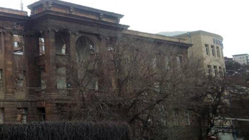 Աճառյանի դպրոց. Առայժմ այնպես է, ինչպես Փակ շուկայի դեպքում