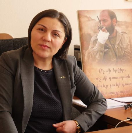 Արցախցի նախկին նախարարը՝ ուսուցիչներին. Սեղմեք Ձեր ատամները, կուլ տվեք սուգը և բռունցք արեք