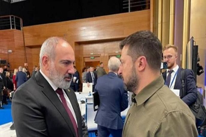 Համացանցում լուսանկարներ են տարածվում Փաշինյան-Զելենսկի զրույցից