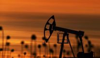Цена нефти марки Brent достигла 90 долларов за баррель впервые с 4 октября