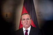 Глава Минобороны Германии прибыл в Израиль