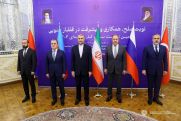 Главы МИД Армении и Азербайджана провели неформальную встречу в Тегеране