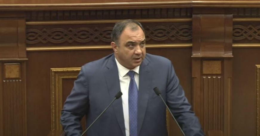 ՆԳ նախարարն ԱԺ ամբիոնից ասաց Արցախ, ապա ուղղեց իրեն՝ Լեռնային Ղարաբաղ