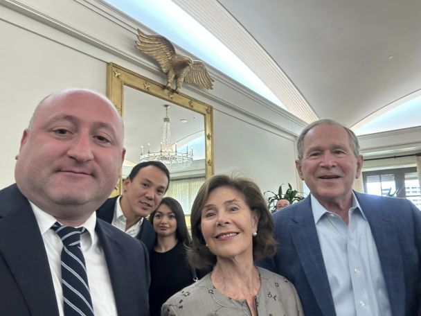 «Հայաստանն ու Բուշն անձամբ» գիրքը անձամբ նվիրեցի նախագահ Բուշի որդուն՝ նախագահ Բուշին․ Սուրեն Սարգսյան
