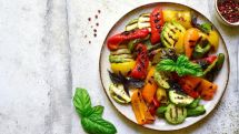 Какие продукты способны сберечь зубы от кариеса? Перечислила нутрициолог