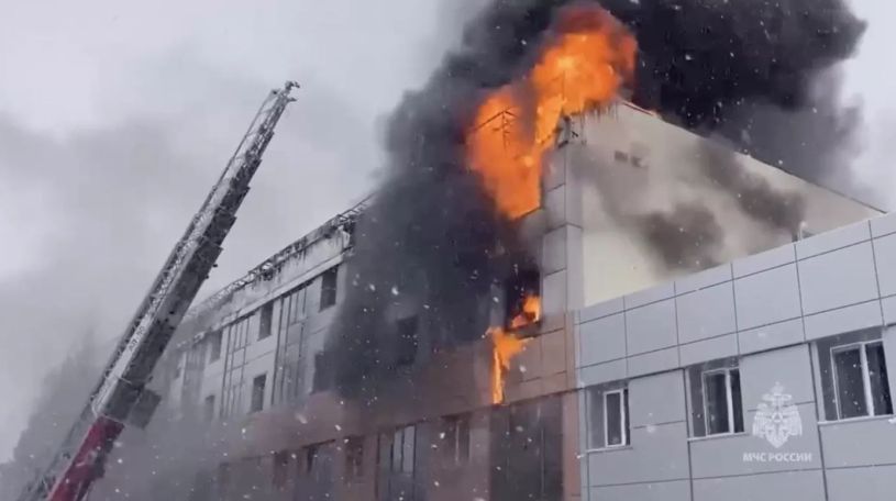 В Набережных Челнах загорелся отель: эвакуировали более 70 человек