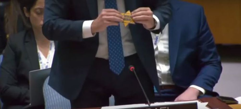 Постпред Израиля при ООН Гилад Эрдан надел в зале заседаний СБ ООН желтую звезду