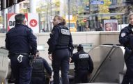 Paris police open fire on veiled woman after threats
