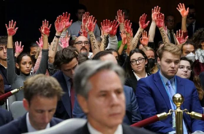 Протестующие против Израиля ворвались в конгресс во время выступления Блинкена