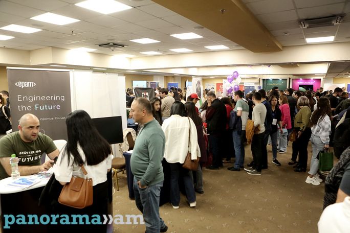 Ярмарка труда для вынужденных переселенцев из Арцаха