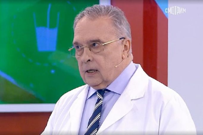 Врач-реабилитолог назвал три способа избавиться от храпа