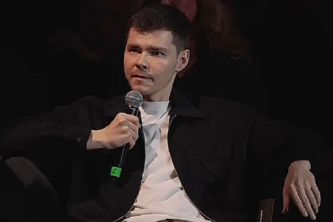Блогеру Аязу Шабутдинову предъявили обвинения в восьми эпизодах мошенничества