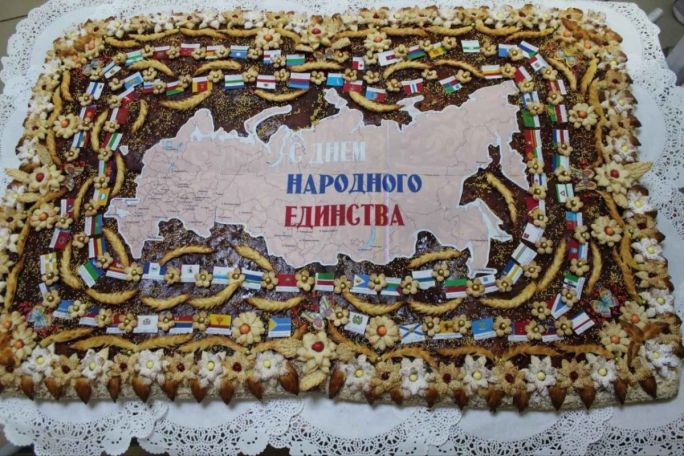 «День народного единства»: в Бурятии испекли гигантский пирог с картой России