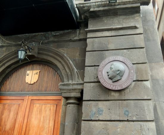 «Մհեր Մկրտչյան» թատրոնը դեռ առանց տնօրեն է