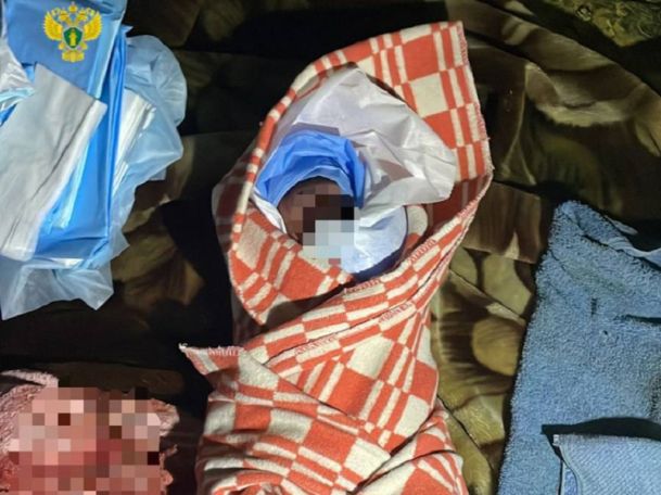Москвичка родила ребенка в квартире и бросила в мусороприемник