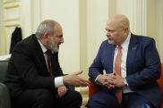Pashinyan meets ICC prosecutor wanted by Russia