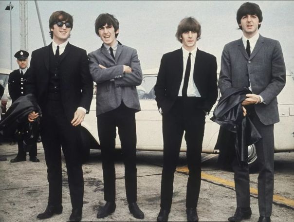 Последняя песня The Beatles «Now and Then» возглавила музыкальный топ-чарт в Британии