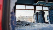 Пассажирский автобус упал в ущелье в Индии: 36 погибших