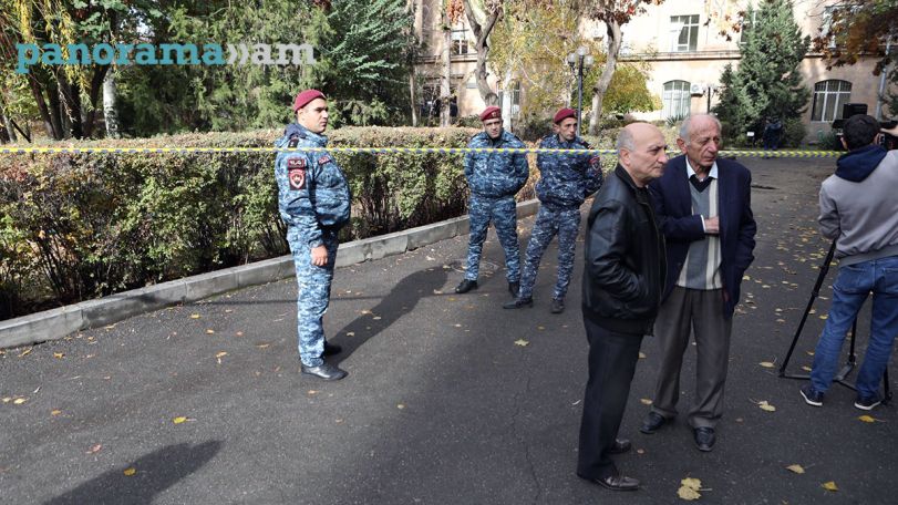 Пожар в здании химфака ЕГУ потушили, вредных веществ в воздухе нет