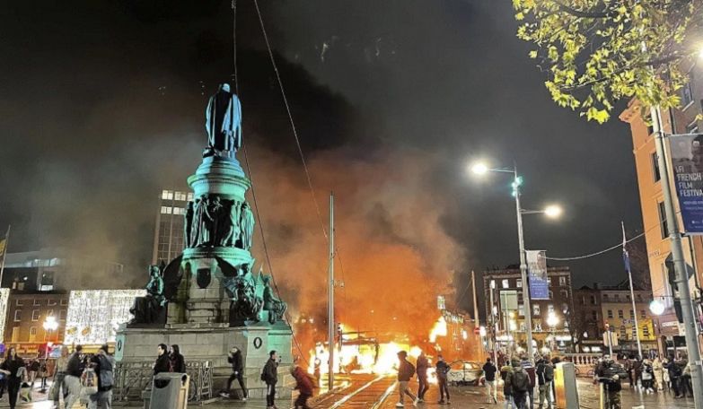 За нападением на школу в Дублине последовали беспорядки и грабежи