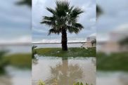 Из-за «шторма века»: набережная в Сочи частично разрушилась