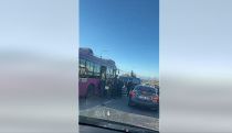 В Ереване автобус с пассажирами столкнулся с автомобилями, врезался в легковушку