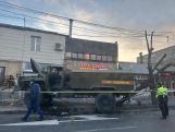ДТП в Ереване: автомобиль врезался в магазин