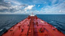 Нефтяной танкер сел на мель из-за шторма у берегов турецкого Стамбула