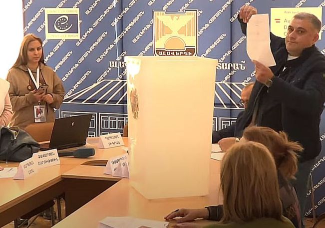 Совет старейшин Алаверди выразил вотум недоверия мэру Тамазяну и избрал нового градоначальника