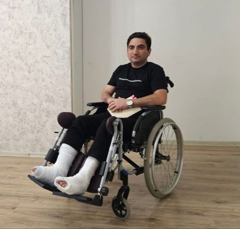 Reporter Nairi Hokhikyan says broke both legs in accident