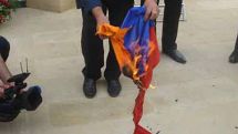В день освобождения Шуши – 8 мая – в столице Азербайджана сожгли флаг Армении 