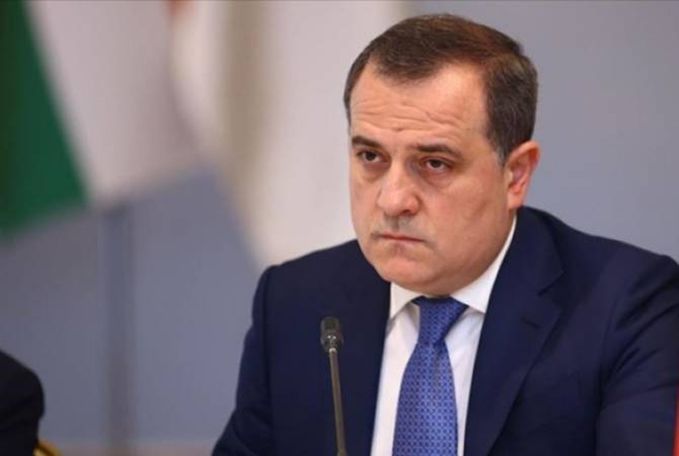 Баку не согласен с предложением Еревана о зеркальном отводе войск от границы