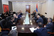Պատմաբանները 7-րդ դասարանի «Հայոց պատմություն» դասագրքի հեղինակի ու նախարարի ներկայությամբ մատնանշել են գրքում առկա անճշտությունները