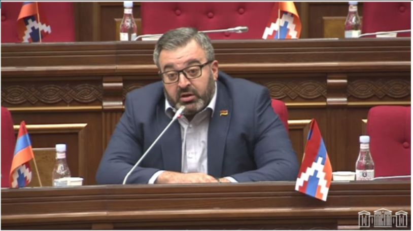 Պատգամավոր Գառնիկ Դանիելյանն ահազանգում է, որ մանդարինը կարող է թանկանալ
