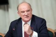 Глава КПРФ Геннадий Зюганов предложил выпороть тех, кто выпустил Путина на мороз без шапки