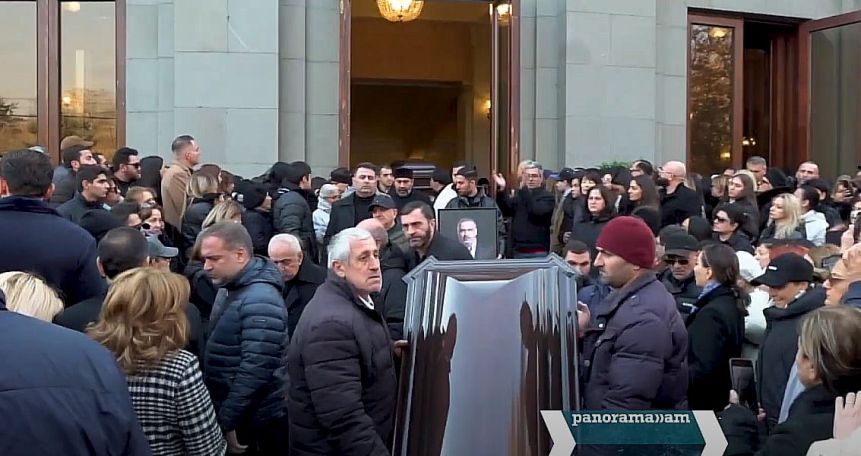 В Ереване простились с певцом Ара Мартиросяном