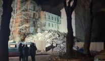 «Как карточный домик». В центре Петербурга обрушился расселенный дом