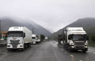 Связывающий Россию с Грузией и Арменией единственный сухопутный маршрут временно закрыли для фур