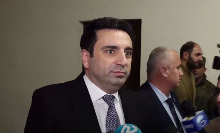 Ален Симонян: В Арцахе разворачивали плакаты с фото Путина, писали «Спасибо, Россия», мы увидели бездействие российских миротворцев